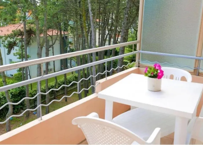 Tranquil Steps From The Shore 비비오네